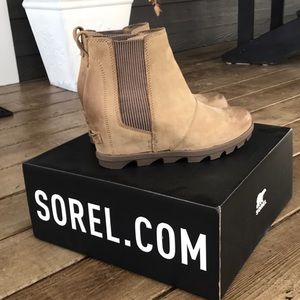 Joan of Artic wedge Chelsea boot